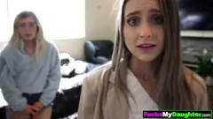 Redare Trâul vitreg cu adolescenți ascultători Laney Gray și Minxx Marley