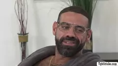 Jouer La baby-sitter T-Girl se fait démonter par son patron en lingerie