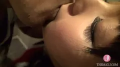 تشغيل هزات الجماع الكهربائية: فاتنة الآسيوية تجارب ذروة متعددة مع بالإصبع والهزاز في راعية البقر وجماع الدبر الدائمة