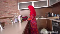 Play A Czech Milf in Hijab Gets Hardcore Penetration After a Passionate Blowjob