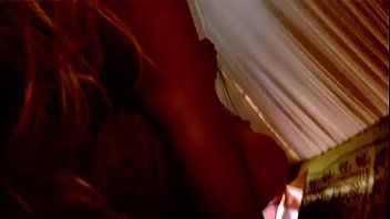 Jouer Una donna sexy viene penetrata da un pervertito in tutti i buchi