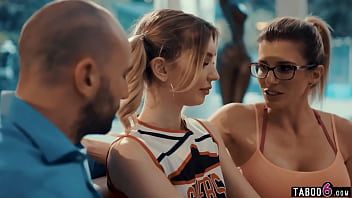 Afspelen Coaching partners neuken de tiener cheerleader