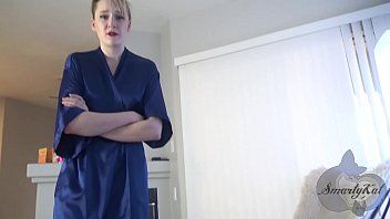 Odtwórz Matka masuje penisa mężczyzny, który się podnieca i uprawia z nią głęboki, brutalny seks