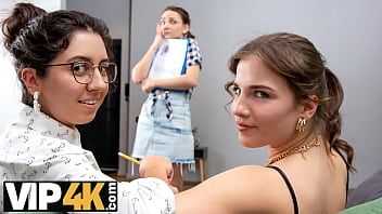 Reproducir Chicas que aprenden a hacer xxx lo mejor posible en la escuela de mujeres