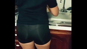 Redare Pune penisul lui foarte paroasa in pizdulice unei femei grase si doreste sa o filmeze