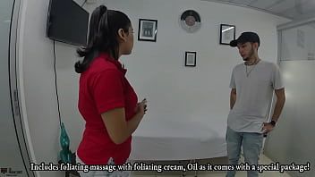Abspielen Zusammen mit einer heißen Freundin gehe ich zu einem Mann nach Hause, um eine entspannende Massage zu bekommen