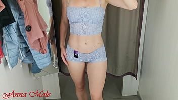 play Perra super hermosa con grandes pechos es follada en el probador