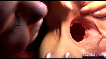 play Xxx avec des femmes lesbiennes se masturbant par voie vaginale et anale