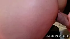 Abspielen Die brasilianischen Pornostars Rafaella Denardin und Nicole Araujo bei einem intensiven Dreier