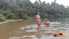 Reproducir La princesa latina amateur Fiona recibe una follada anal a pelo en un barco en Paraty