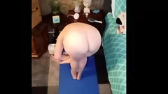 Jouer Svegliati con lo yoga mattutino selvatico con tettona e il suo culo perfetto