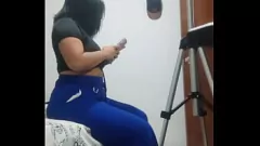 Reproducir Surrty Latina Milf se pone travieso a solas con hijastro: encuentro casero de aficionados